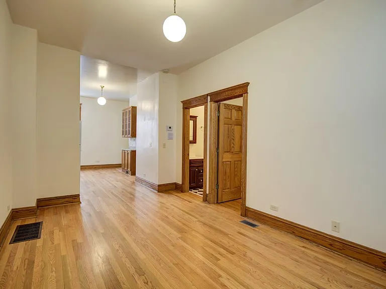 1936 N Sheffield Ave #1R — Photo 6