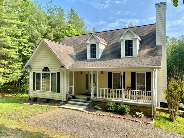 619 Maplewood Dr, Galax, VA 24333