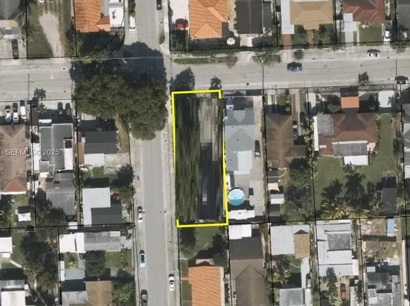 2052 NW 27th St, Miami, FL 33142