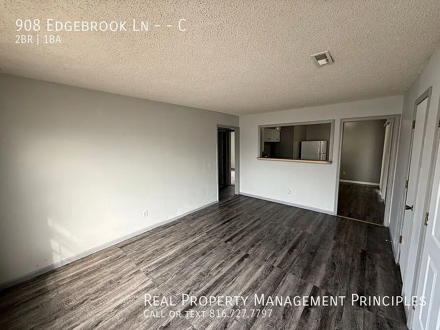 Building Photo - 908 S Edgebrook St #C