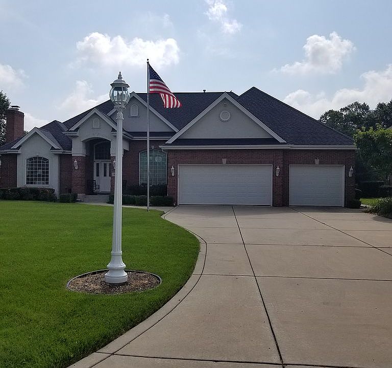 1st image of 933 Royal Dublin Ln