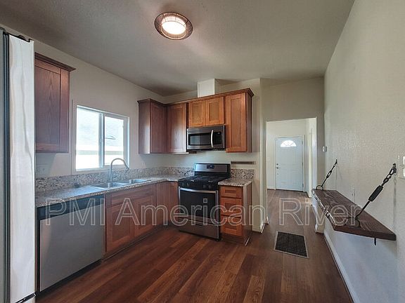 5th image of 3102 40th St