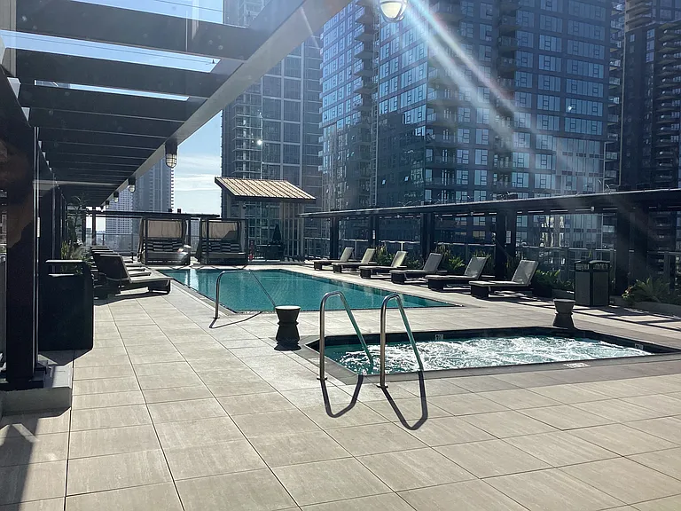 Allegro Towers — Photo 6