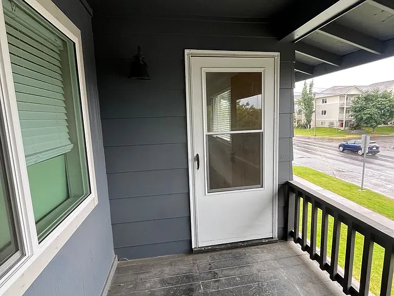1404 Toole Ave — Photo 5