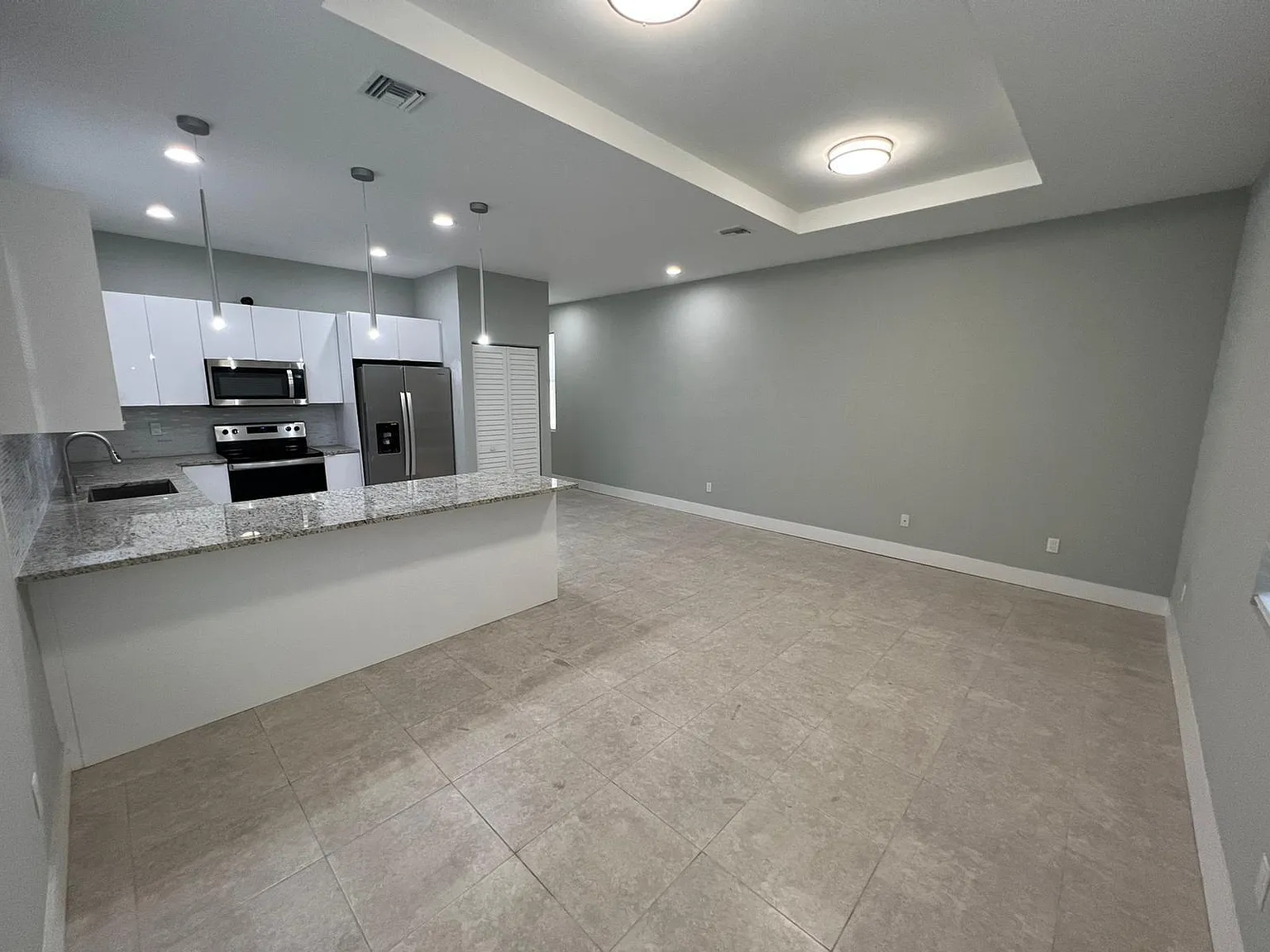 3 bed, 2.0 bath, 1276 sqft, $3,500 — Photo 2