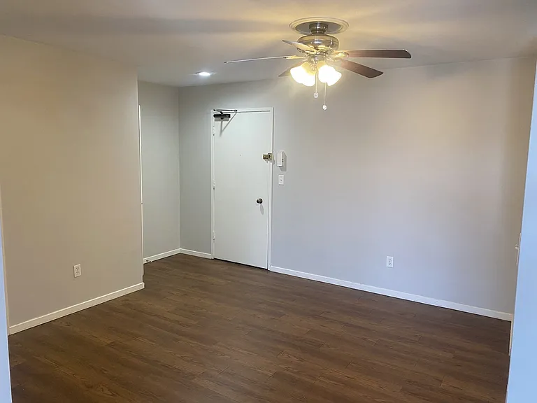 Lexington Hills Apartments — Photo 86