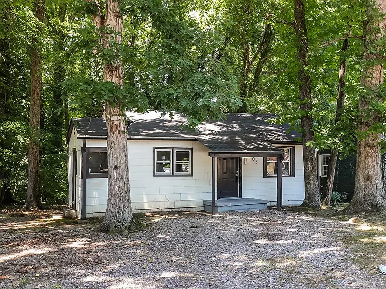 505 Henry Pl — Photo 2