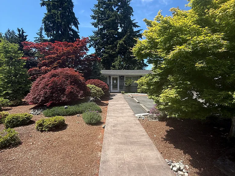 1823 115th Ave NE — Photo 2