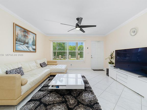 4th image of 4521 NE 21st Ave APT 1