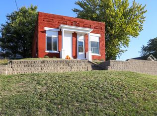 202 W Lyon St, Avoca, IA 51521