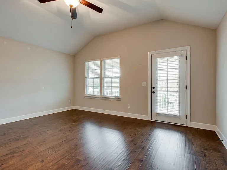 5218 Kentucky Ave — Photo 15