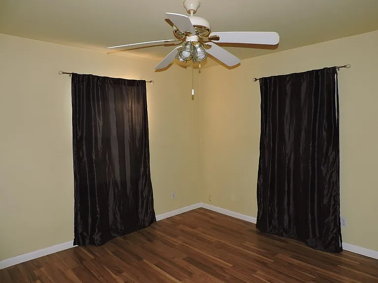 1117 Medford Ave — Photo 7