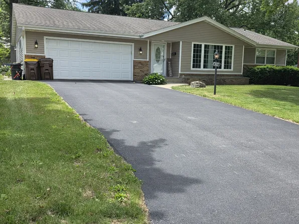 3827 Abbotsford Rd, Rockford, IL 61107