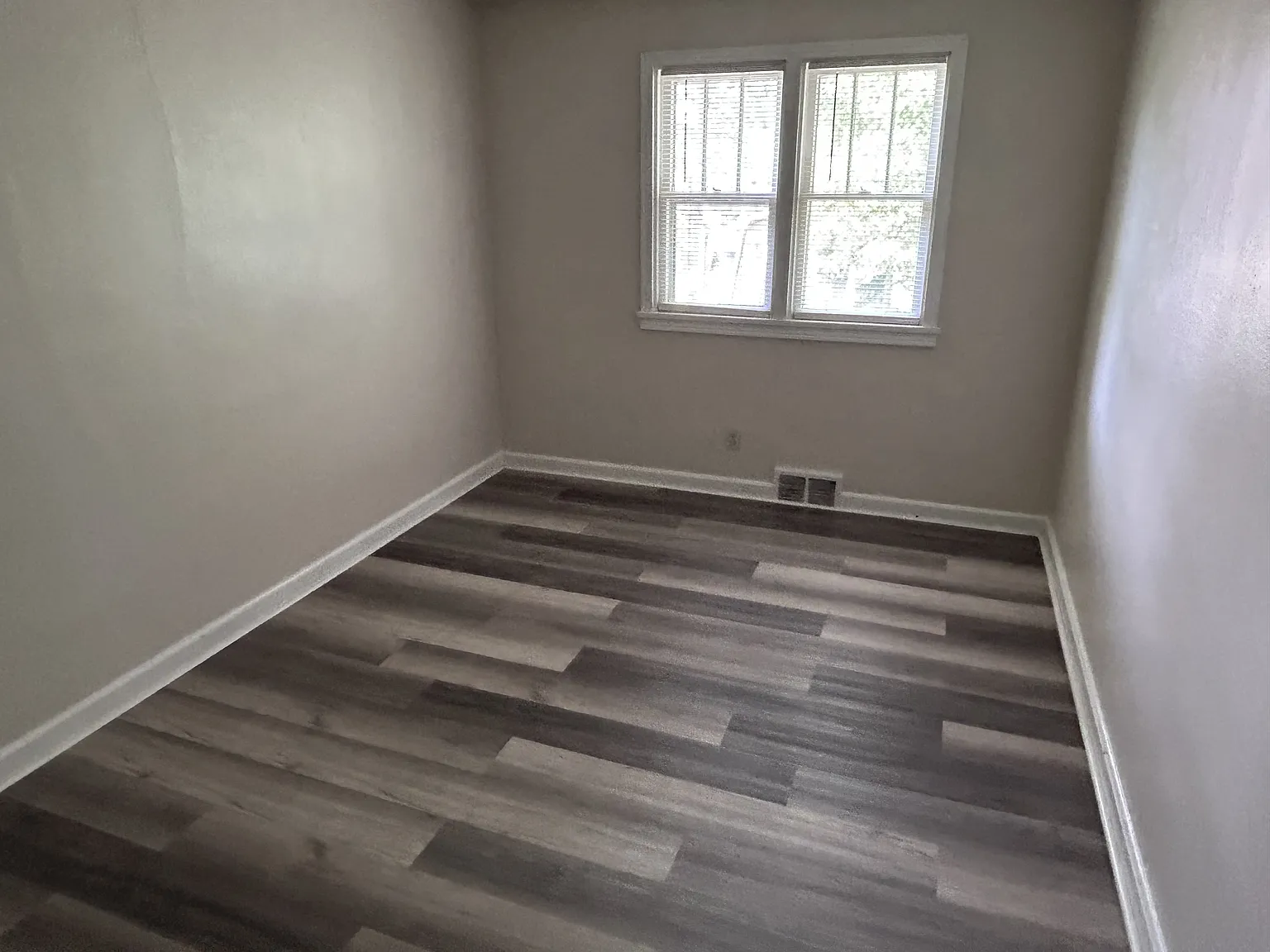 919 Nightingale Street - 1 — Photo 3