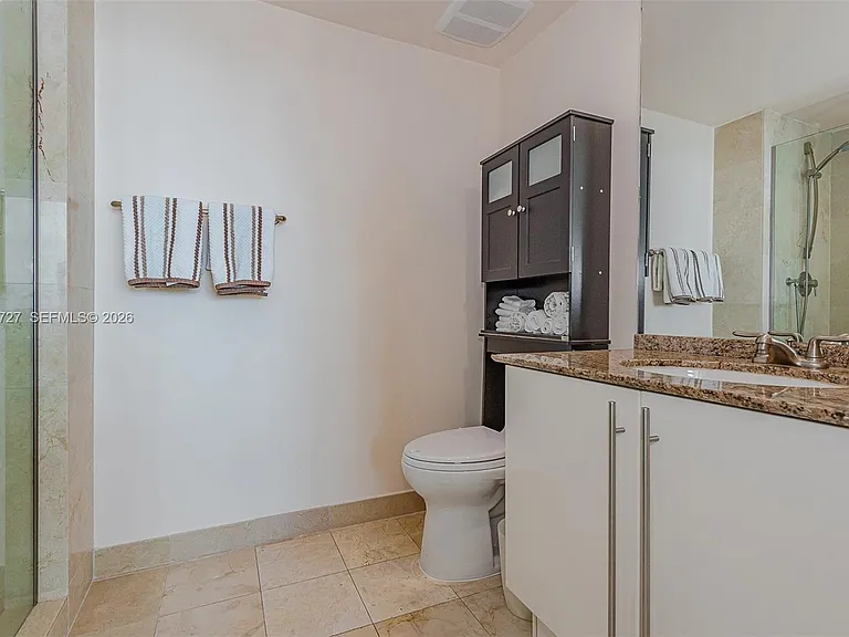 1000 S Pointe Dr #906 — Photo 21