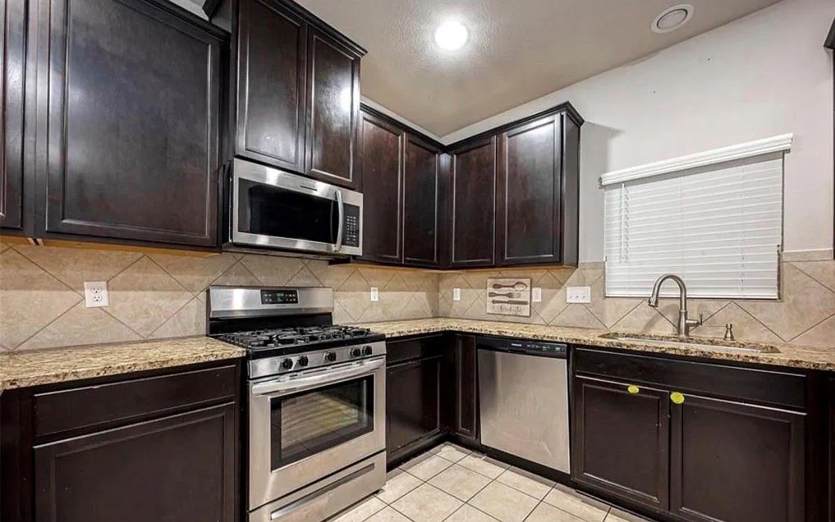 3 bed, 2.0 bath, 1505 sqft, $2,125 — Photo 4