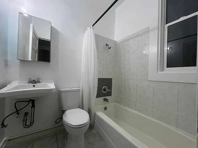 245 Leavenworth St — Photo 3