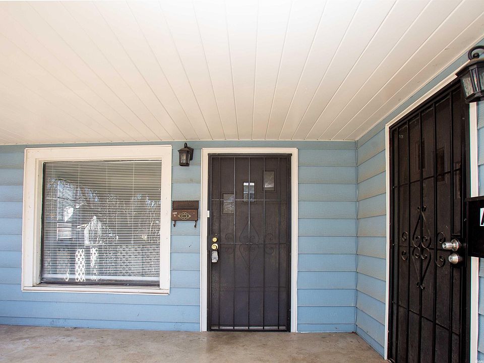 2nd image of 1924 Moss St Unit B