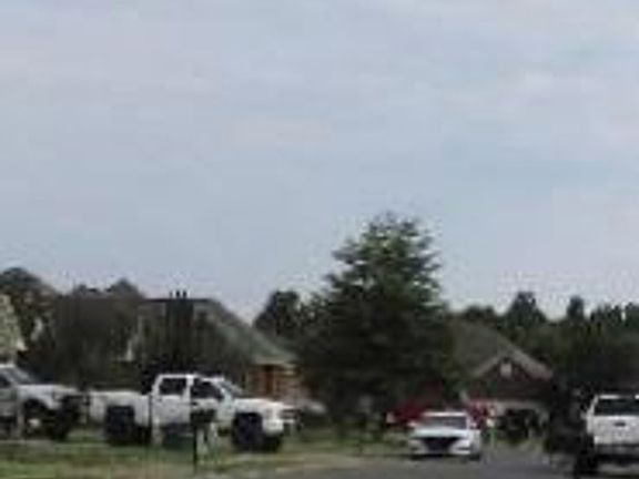 Exterior Neighborhood (street photo)