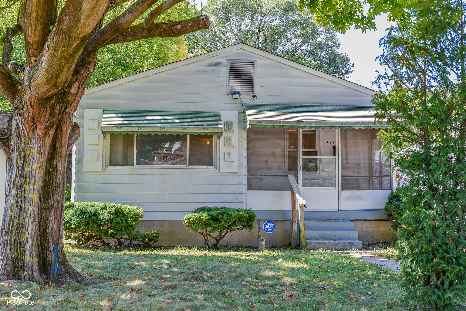 3724 Caroline Ave photo 1