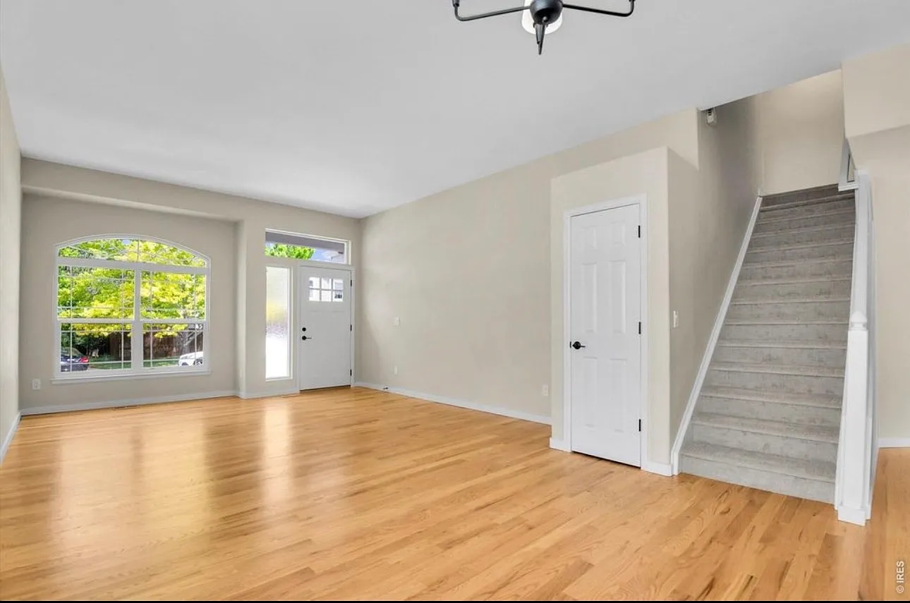 3 bed, 2183 sqft, $3,450 — Photo 3