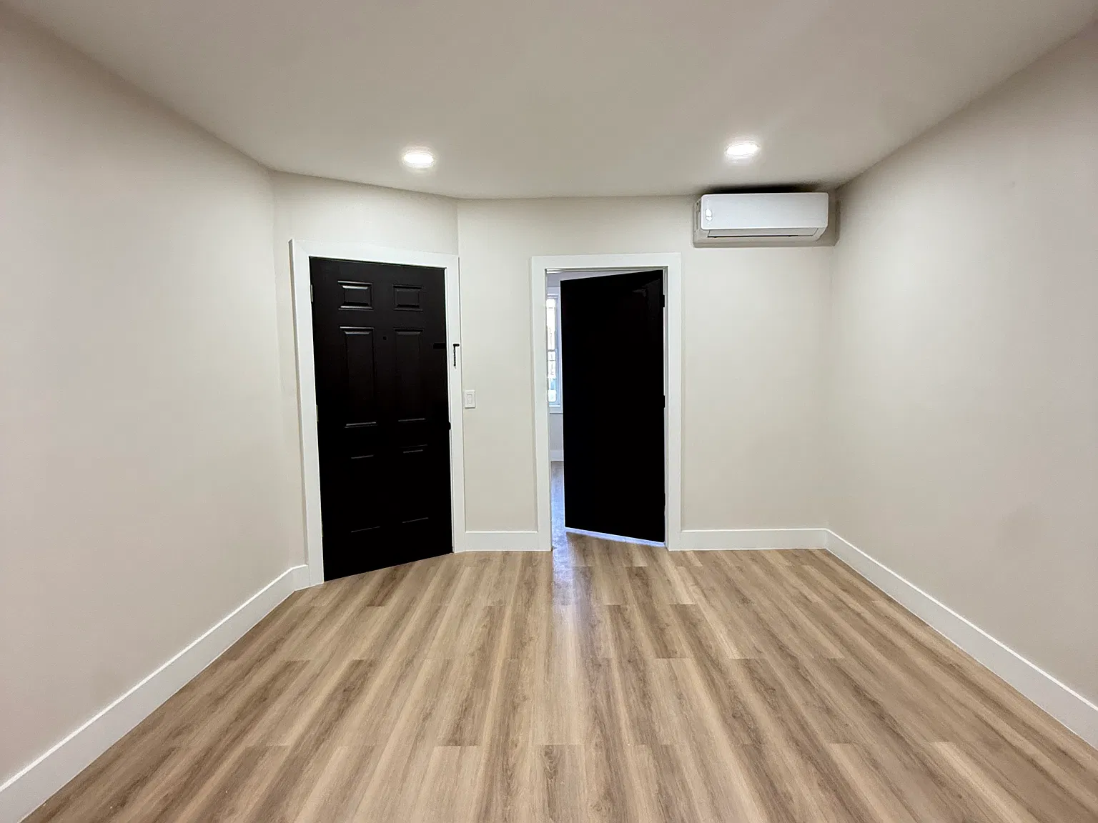 3 bed, $3,600 — Photo 2