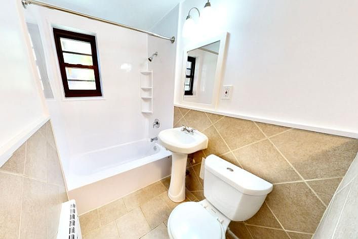2nd image of 234-235 S Harrison St #515