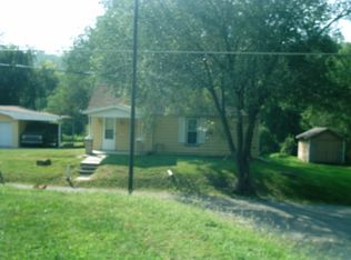 2212 Huntoon Rd, Saint Joseph, MO 64505