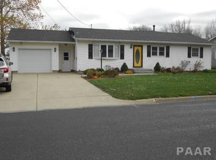 108 N 3rd St, Roanoke, IL