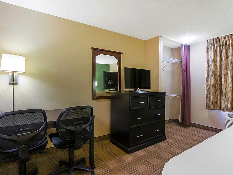 Studio Suite - 1 Queen Bed