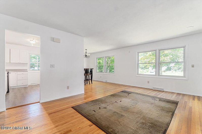 4th image of 34 Grissom Drive