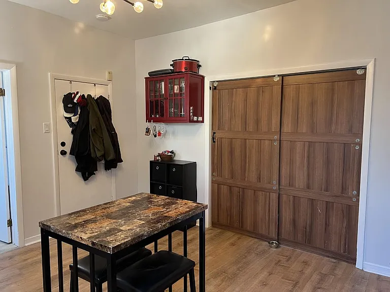 26 Elizabeth St #1 — Photo 6