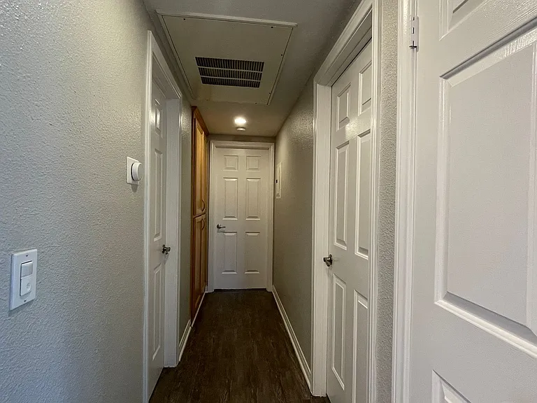 Park Plaza Apartments — Photo 40