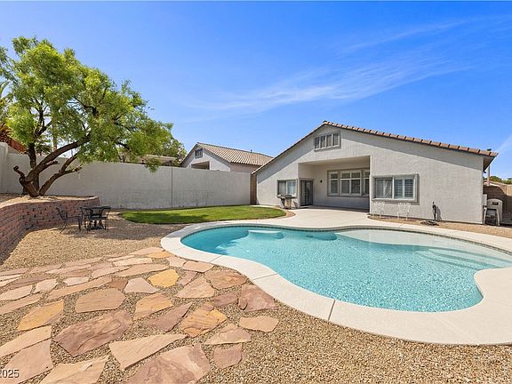 2nd image of 11127 River Hills Ln