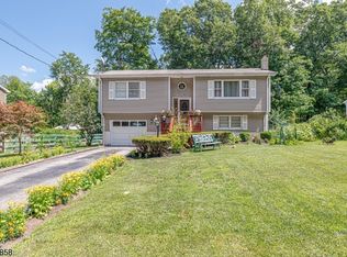 54 Cedar Tree Dr, Highland Lakes, NJ 07422