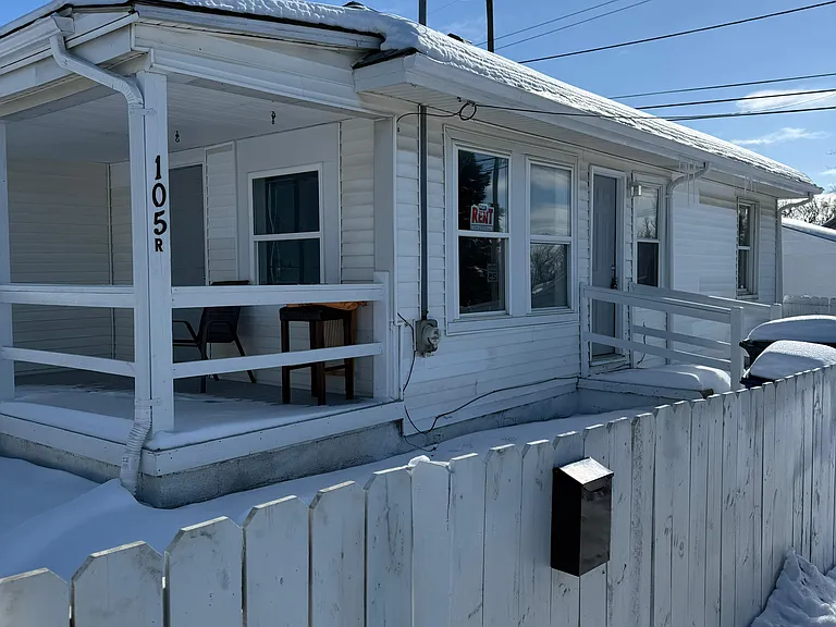 105 Dering Ave — Photo 1