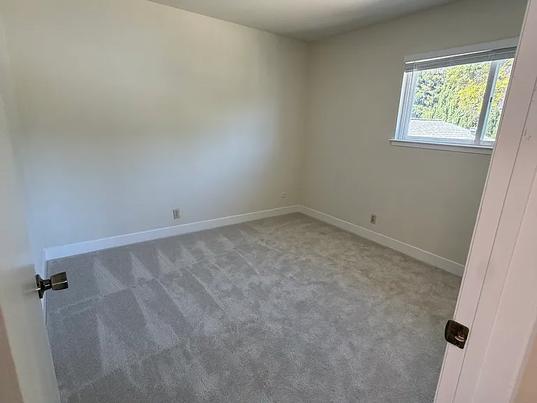 898 Pepper Tree Ct — Photo 17