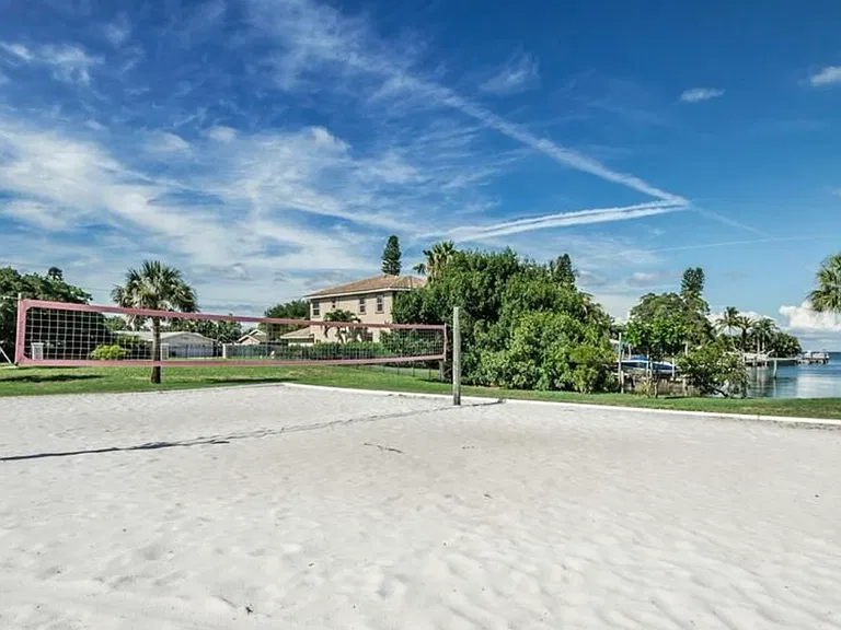 Starfish Dr SE — Photo 9