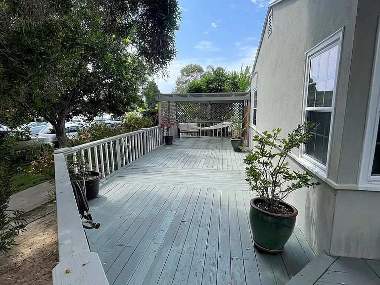 Huge wrap around deck for play or to lounge