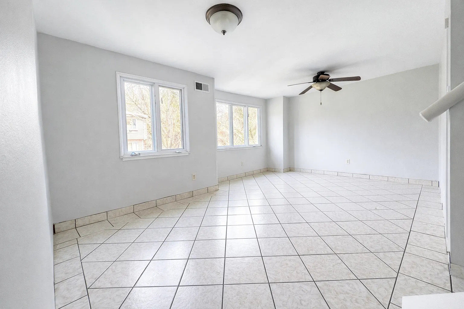 3 bed, 1.5 bath, $1,200 — Photo 2