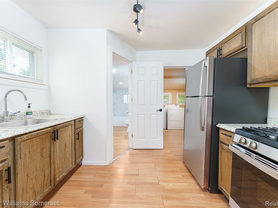 7244 Ford Ave, photo 8