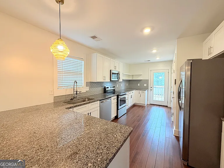 1109 Ira St SW — Photo 5