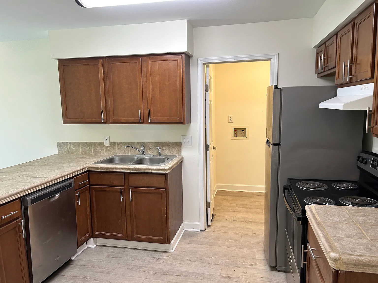 2 bed, 1.5 bath, 850 sqft, $1,450 — Photo 4