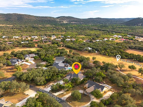 3rd image of 822 Mountain Valley