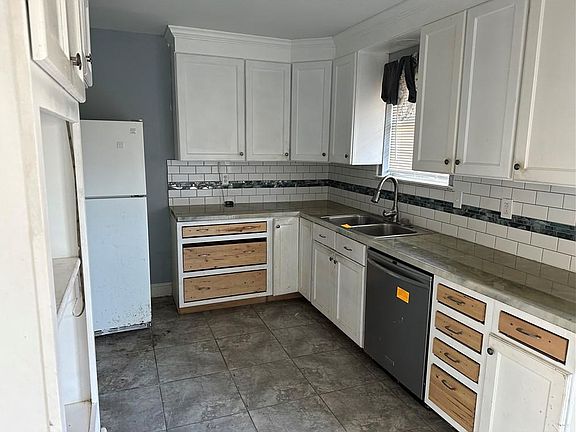 5th image of 214 Cardinal Dr