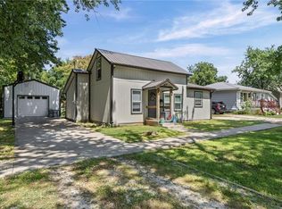 417 E 4th Ave, Garnett, KS 66032