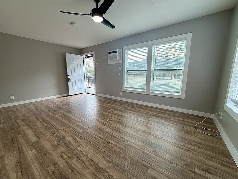 107 Washington St #5 — Photo 4
