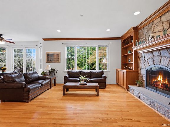5th image of 115 Pinesbridge Road
