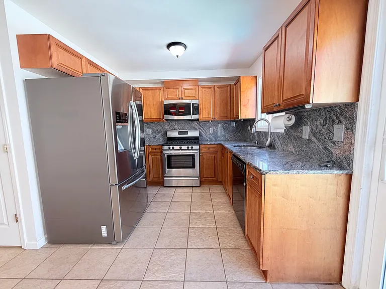455 Bedford Ave — Photo 7