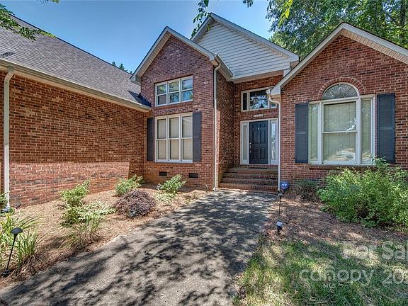 3rd image of 1818 Chesterfield Dr